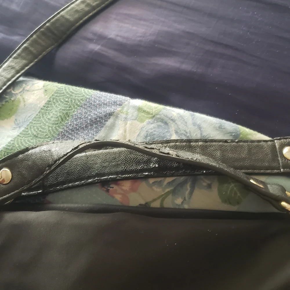 Olivia & Joy Crossbody Bag - Picture 7 of 12